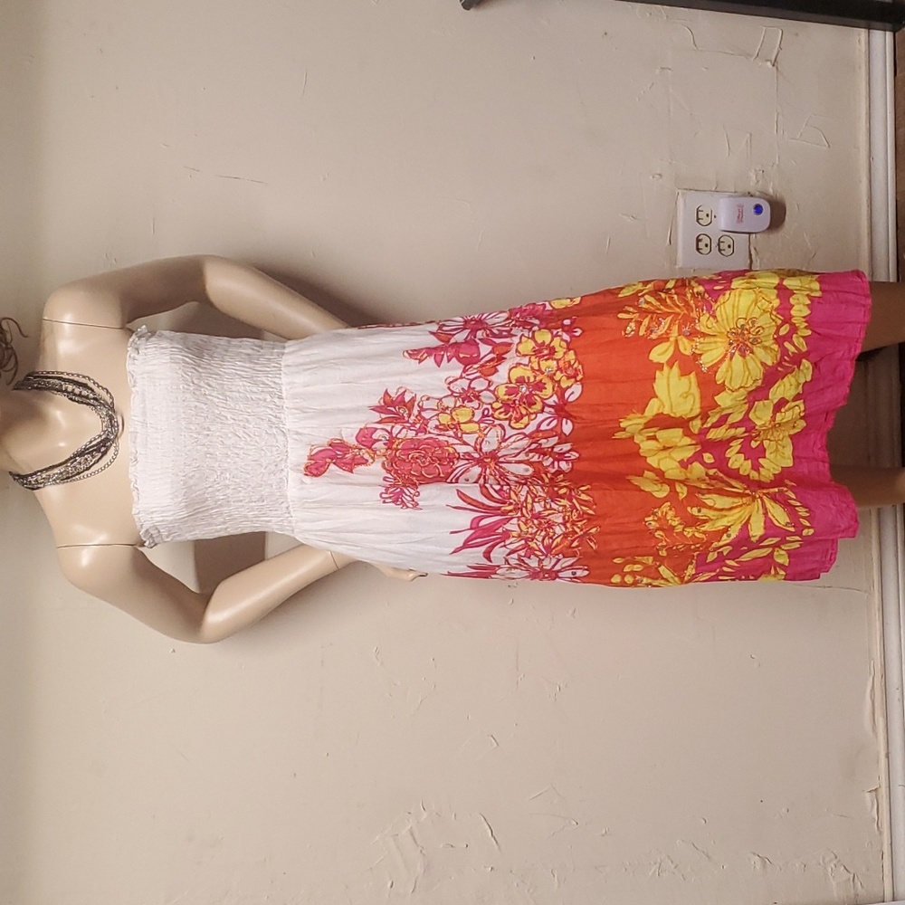 #0097- MIRROR IMAGES Dress
STRAPLESS 
BOHEMIAN COASTAL 
SUMMER DRESS 
SIZE M.
